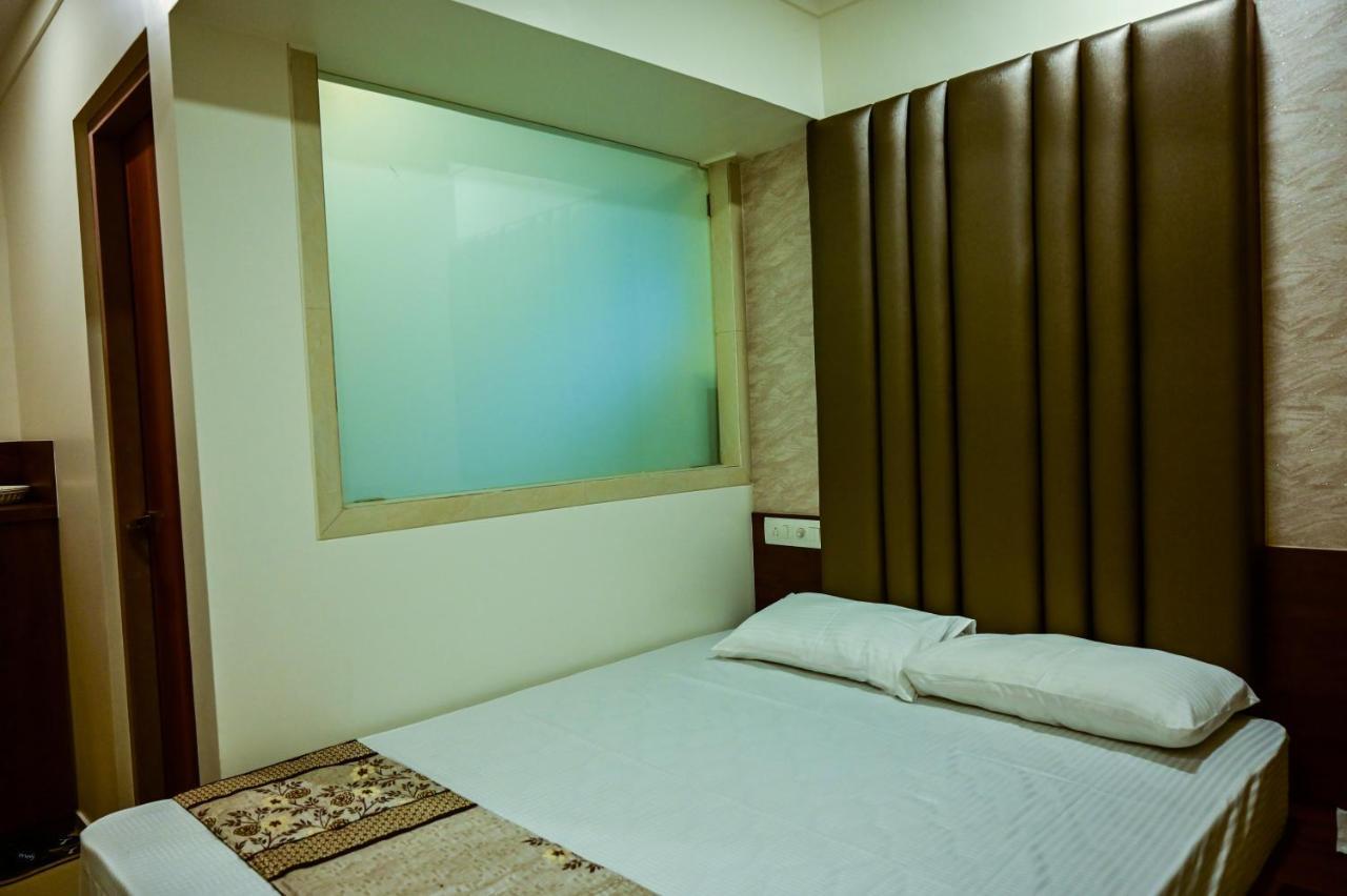 Hotel Diamora Residency 塞恩 外观 照片